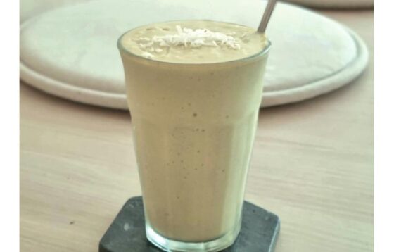 A glass of Avocuddle