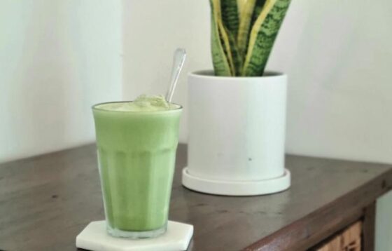 A glass of Macho Matcha